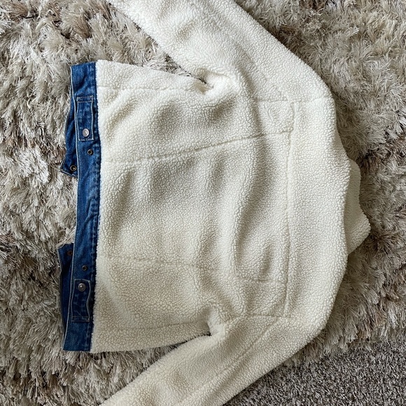 Women’s size XS Levi’s Sherpa jacket - Picture 3 of 4
